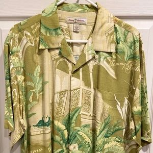 Mens Tommy Bahama size large in designer print